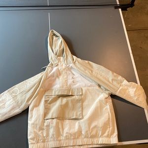 Tan/Cream windbreak hardly worn